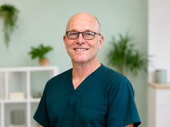 Dr. L. Hoebert
