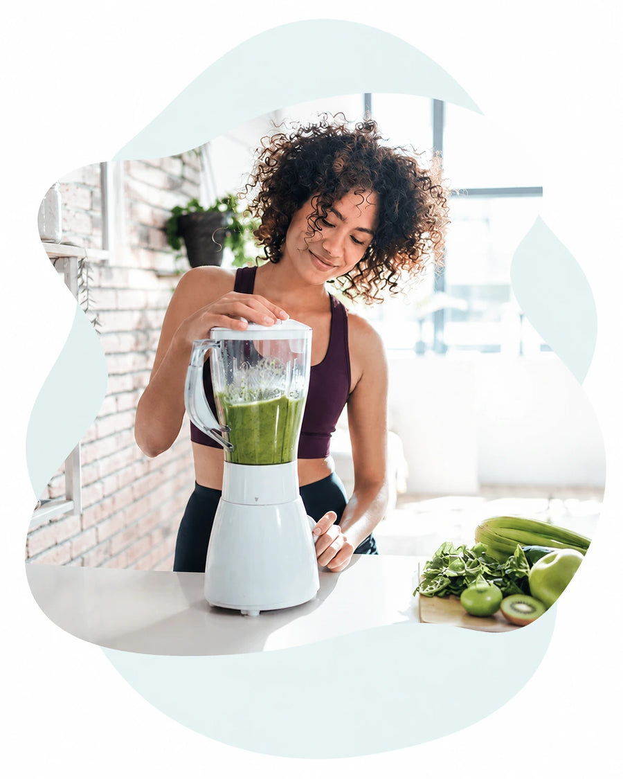 Persoon maakt een gezonde smoothie